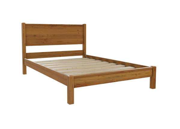 Stavern Pine Bed Finished in Oak