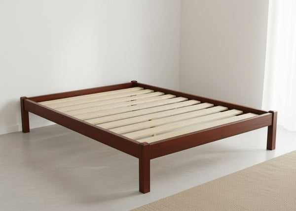 Lille Pine Bed in Mahogany Finish